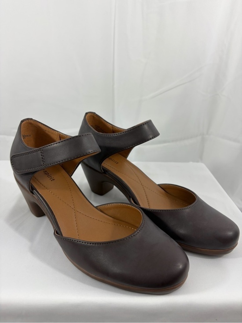NWT Easy Spirit Women’s Size 6.5 Classic Mary Jane Heels in Dark Brown
